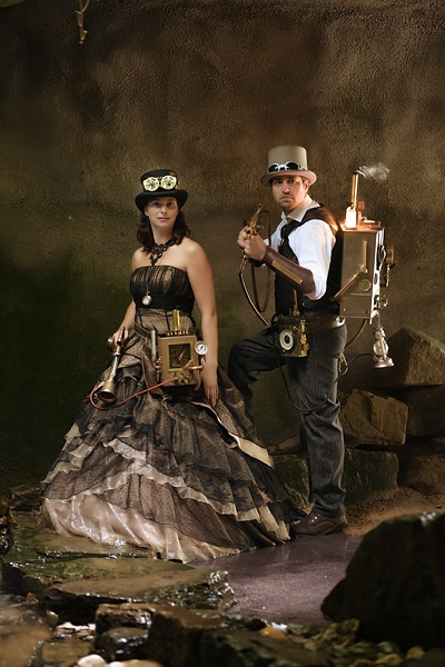 Elfia - Steampunk Paar in einer Höhle